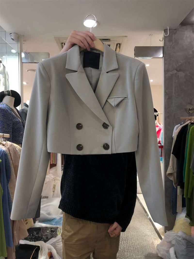 Women's Short Blazer with Lapels and Double-Breasted Closure