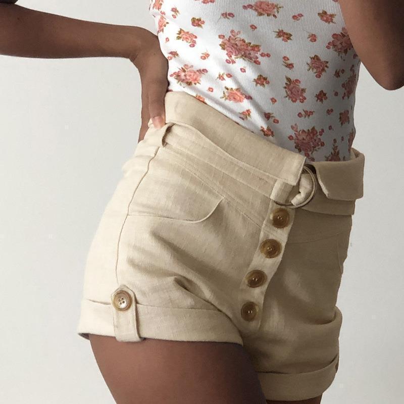 Slim-Fit Shorts for a Stylish Loo